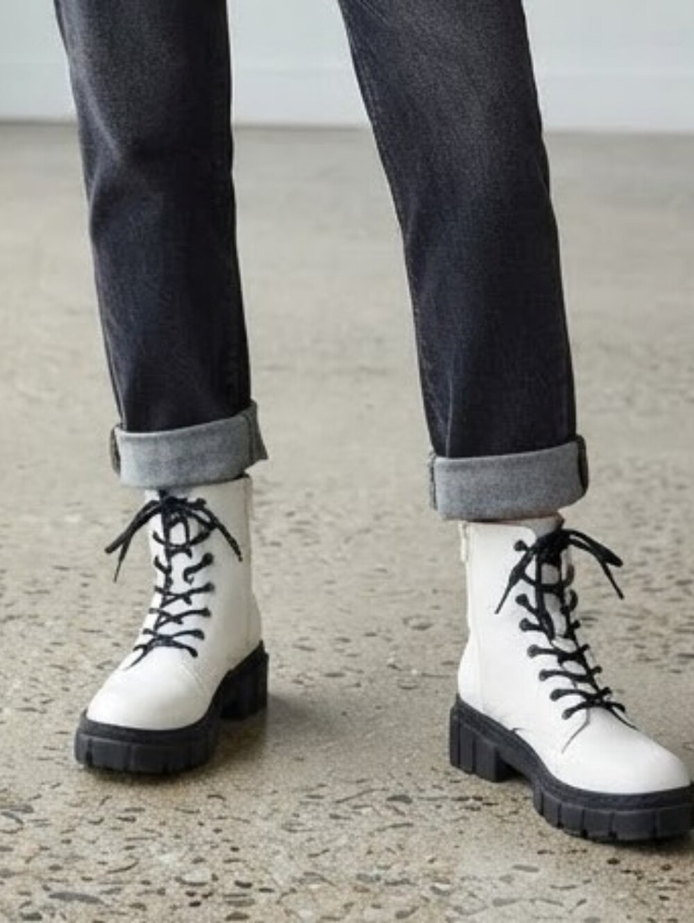 Madden Girl Philly White Black Combat Boots Lug Sole Side Zip Size 10M